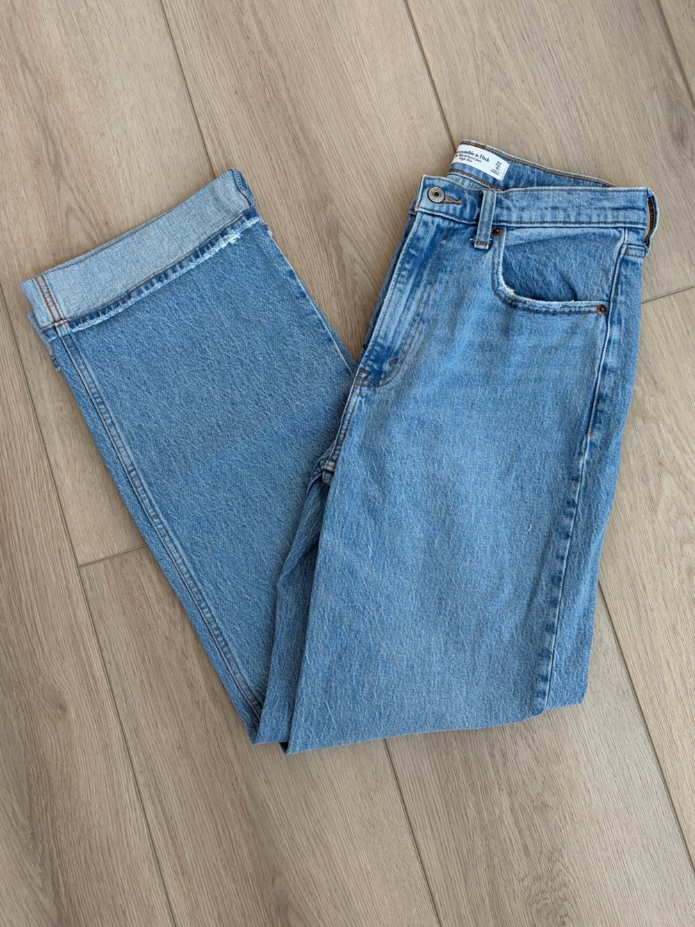 A&F 90s Relaxed Jean High Rise